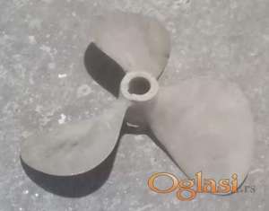 Brodski propeler 18" X 18" coli za osovinu fi 40 mm.